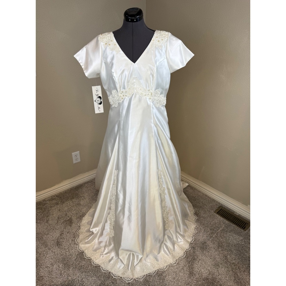 NWT‎ Vintage Wedding Dress Ivory Lace Pearl Bow Train Size 16 Embroidered 90's